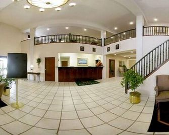 Days Inn & Suites by Wyndham Hickory - Hickory - Ingresso