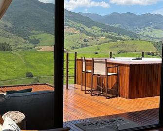 Luxury Cabin in the Mountains - Lavender Cabin - Itanhandu - Balkon