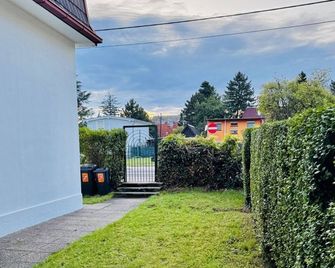 Budget Friendly Private Rooms with Garden - Vienna - Outdoors view
