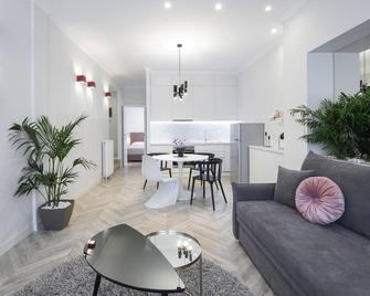 Athenian Sensations Apartments and Suites in the Heart of Athens - Atenas - Sala de estar