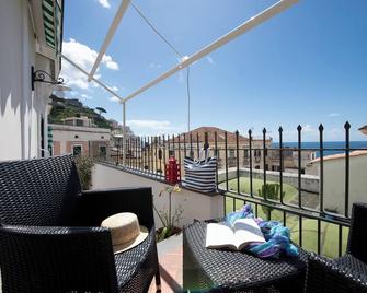 Amalfi Old Square room & apartments , 73 steps from the street - Amalfi - Balkon