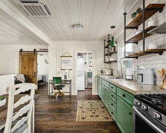 Creektown Cottages/ The Willow - Grass Valley - Kitchen