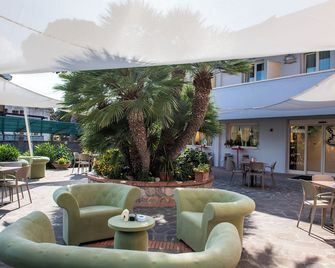 Hotel Barcarola 2 - Campo nell'Elba - Patio