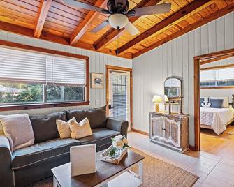 Drackett House by Whiskey Properties - Bay Saint Louis - Wohnzimmer