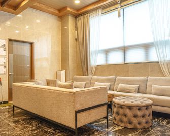 Anseong Tourist Hotel H - Anseong - Lounge