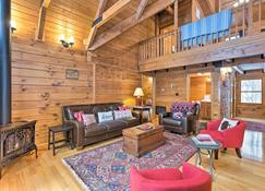 Cozy 'Owl Lodge' Cabin - Relax or Get Adventurous! - McGaheysville - Sala de estar