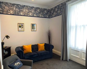Cairn Hotel - Harrogate - Olohuone