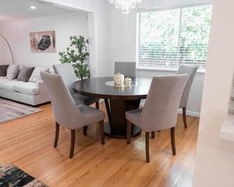 Fullerton Gem: Spacious 3br House W/ Garage & Fenced Yard/Patio P56 - Fullerton - Dining room