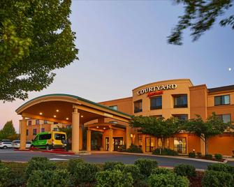 Courtyard by Marriott Medford Airport - Medford - Edificio