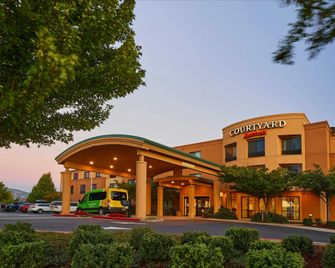 Courtyard by Marriott Medford Airport - Medford - Edificio