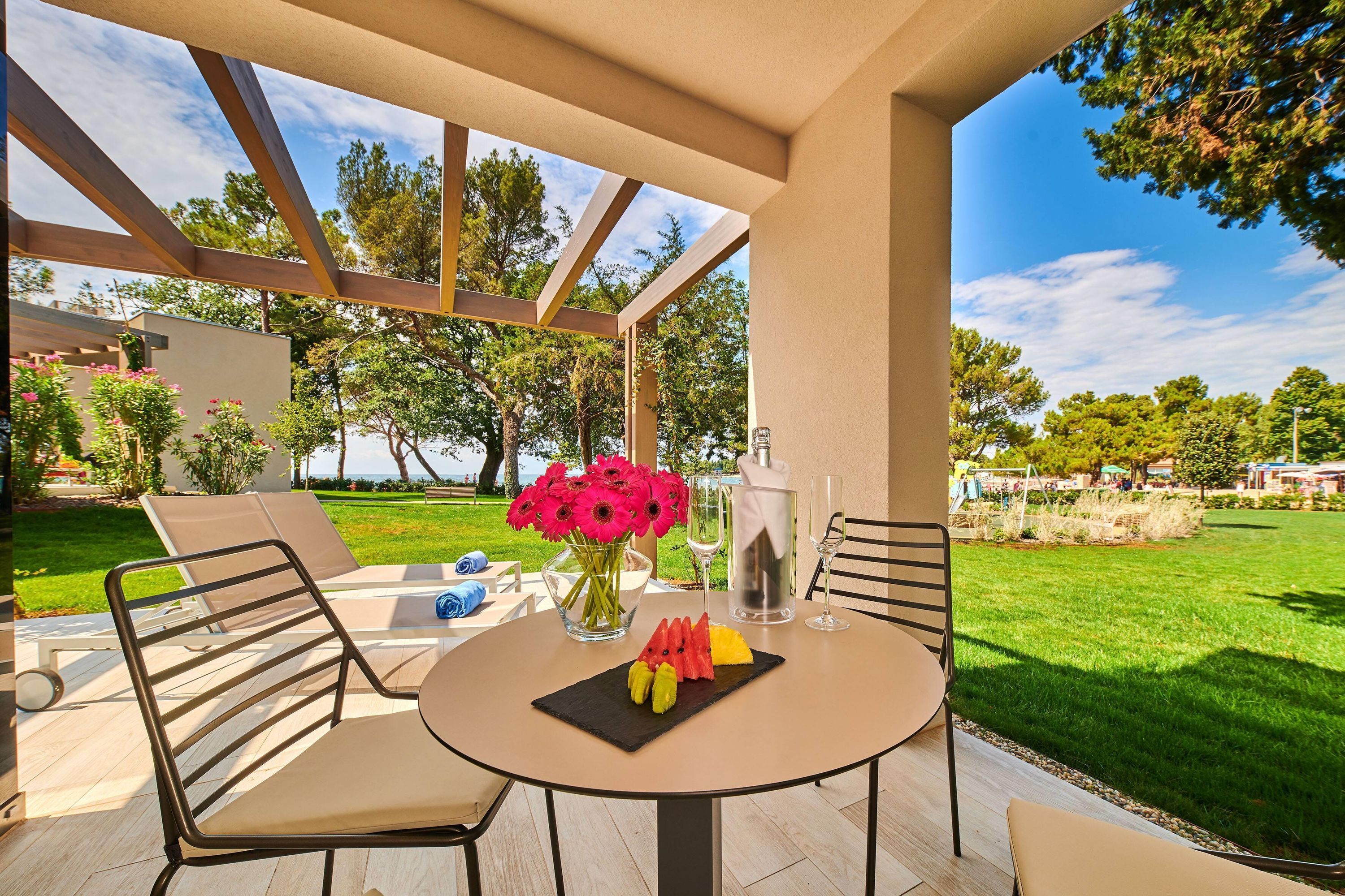 Garden Suites Umag Plava Laguna - Umag - Patio