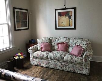 King and 2 Queens 55 Smart tv - South Charleston - Living room