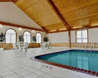 Home Suites - Thief River Falls - Pool