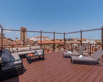 لا فينيسترا سولي بيكاري - البندقية - شرفة