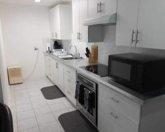 Paradise at Limehouse - Hamilton - Kitchen