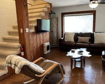 Stenson Hollow Lake Condo - Muscle Shoals - Living room