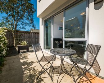 Bellano Motel Suites - כרייסטצ'רץ' - פטיו