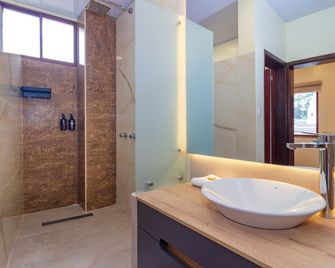 Friends Hotel & Rooftop - Historic Center & Museums - Quito - Bad