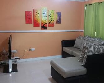 The Oasis at Oaklands Apartment 2 - Kingston - Olohuone