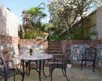 Hang Your Hat - Winchester - Patio