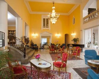 Logis Hotel Royal Saint-Mart - Royat - Lobby