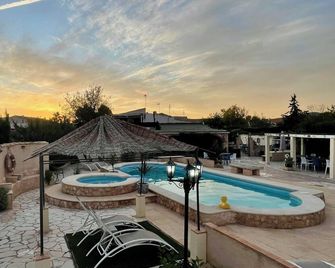 Self catering Accommodation for the Larger Group - Pinoso