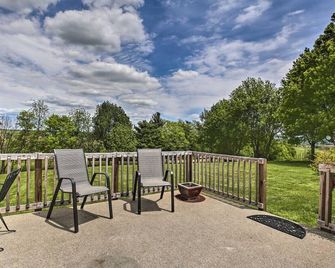 Blue Moon Cottage w/ Pergola & Scenic Views - Danville - Patio
