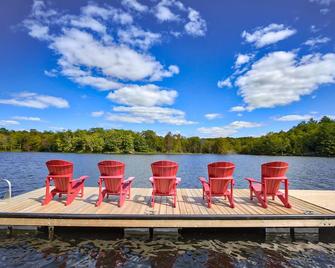 Waterfront Cottage on Georgian Bay near Honey Harbour - Honey Harbour - Patio