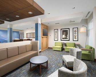 Holiday Inn Express & Suites San Antonio North - Windcrest - Windcrest - Lounge