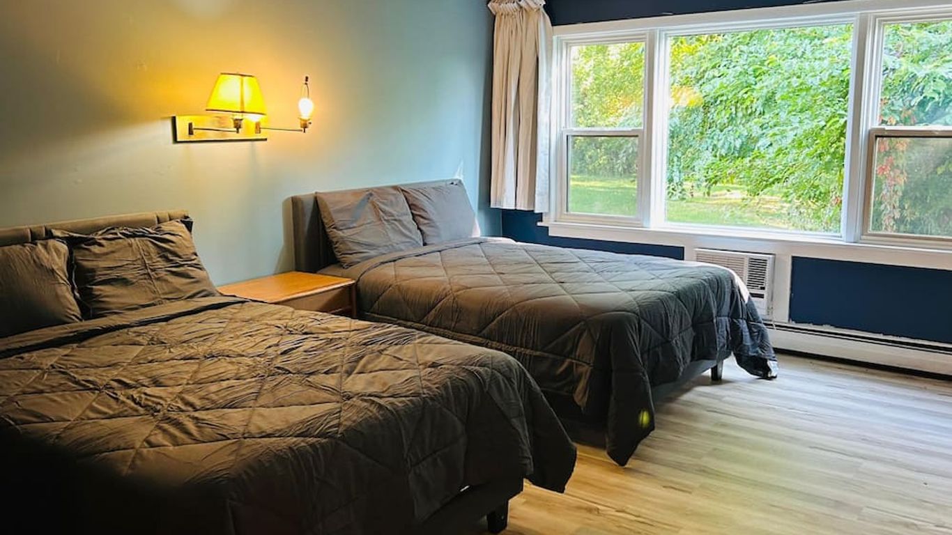 Capital O Swan Inn Comstock Park