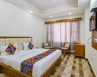 Fabhotel Himalayan Park - Bajaura - Bedroom