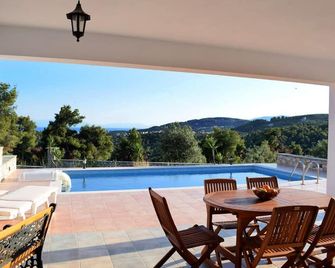 Anemologio Villas Villa Zefiros - Alonnisos - Pool