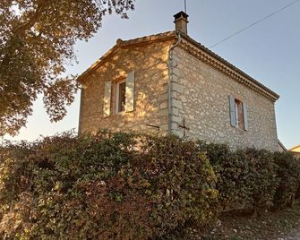 Gîte La Forge et le Vieux Chêne - Swimming pool / 5 min walk from the center / Peace and quiet - Vallon-Pont-d'Arc - Gebäude