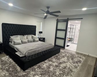 Towering Oaks Suite @ Arlington Entertainment District - Arlington - Camera da letto