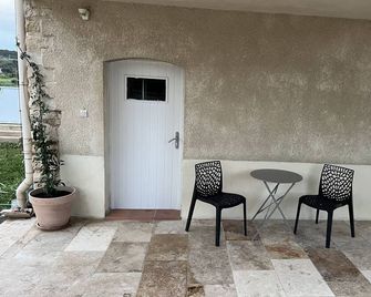 Gîte des oliviers - Vénéjan - Patio