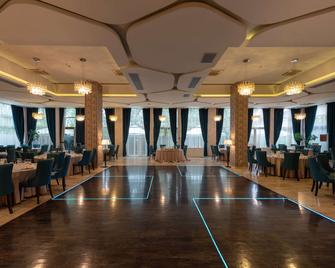 Ramada by Wyndham Cluj - קלוז'-נאפוקה - מסעדה