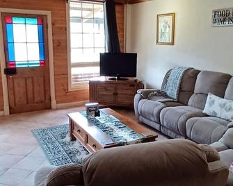 Nowhere Else Cottage with private spa.\nUnique farm stay. - Delamere - Sala de estar