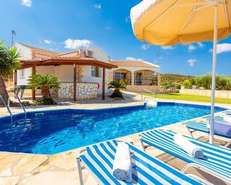 Villa Thea - Three Bedroom Villa, Sleeps 6 - Neo Chorio - Pool