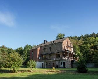 Spacious holiday home with roofed terrace - La Gleize - Building