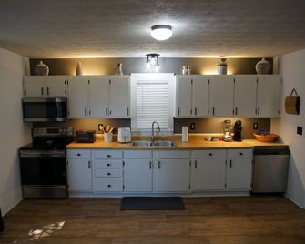 Historic Parkside Home - Walk to Downtown LaGrange - La Grange - Küche