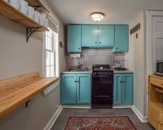 Bethel Village Carriage House Apartment - Bethel - Kitchen