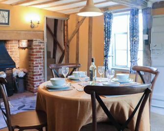 2 bedroom accommodation in Cratfield, Halesworth - Halesworth - Dining room