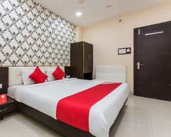 OYO 15676 Hotel Aaradhy - Ujjain - Habitación