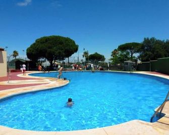 Pipoca's Beach - Novo Sancti Petri - 游泳池