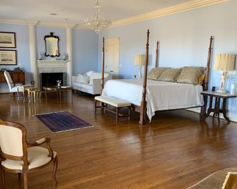Spacious Villa On North Georgia Farm with Tennis/Pickleball & Pool - Calhoun - Bedroom