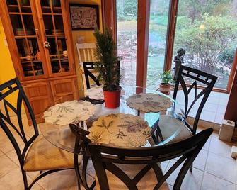 Harmony Lodge nestled in wooded tranquility - Keedysville - Balcony
