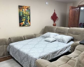 Delta Dome Home Basement Apartment - Delta Junction - Bedroom
