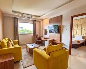 Lorin Dwangsa Solo Hotel - Surakarta City - Sala de estar