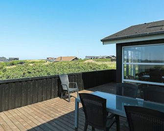 4 Star Holiday Home in Hjorring - Hjørring - Balkon
