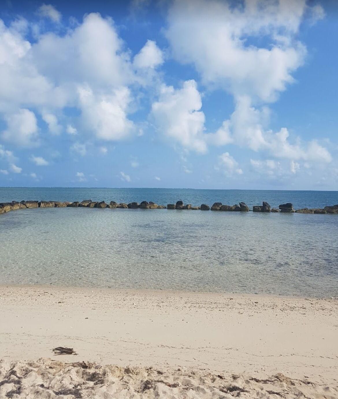 ساناندروسي أريبر بانابي - ميناء مارش - شاطئ